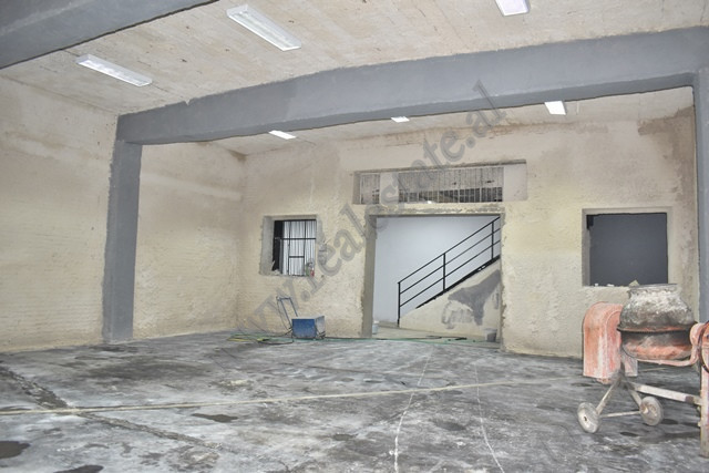 Warehouse for rent on Hiqmet Buzi street, in the old Sauk area of Tirana.
The warehouse is located 